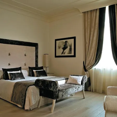 Palazzo Decumani 4* Nápoles
